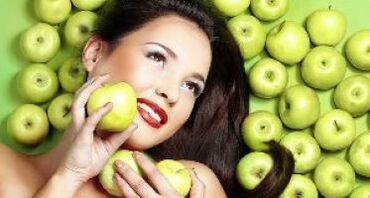 La mascarilla de manzana puede revitalizar la piel alrededor de los ojos. 